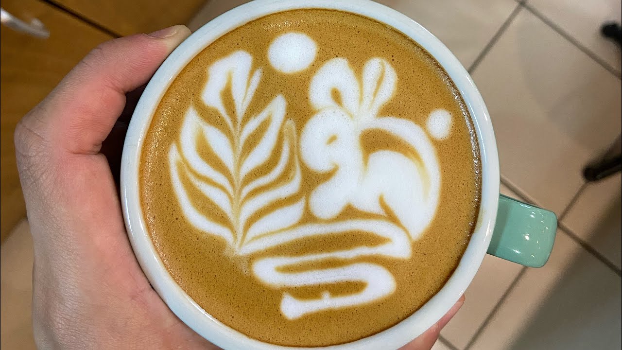 Latte Art How to pour Rabbit 🐇 🌝 |#shorttutorial #cafe #latteart #coffee #barista