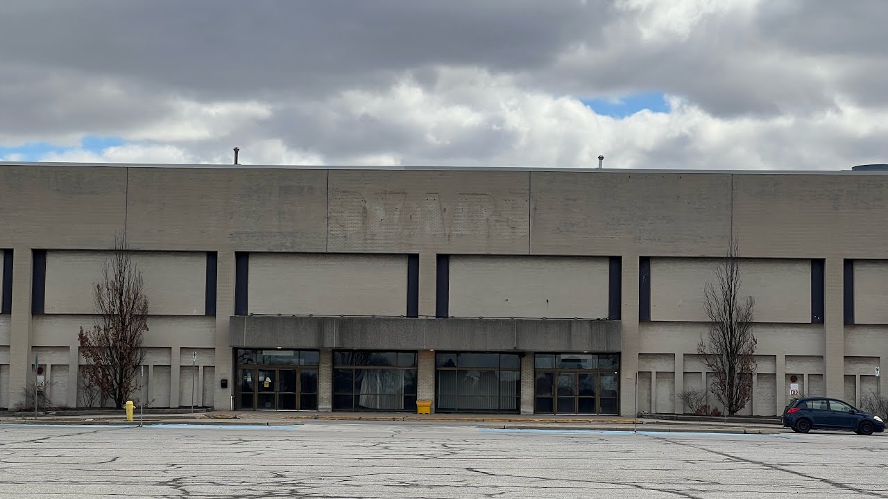 Former Sears @ Devonshire Mall