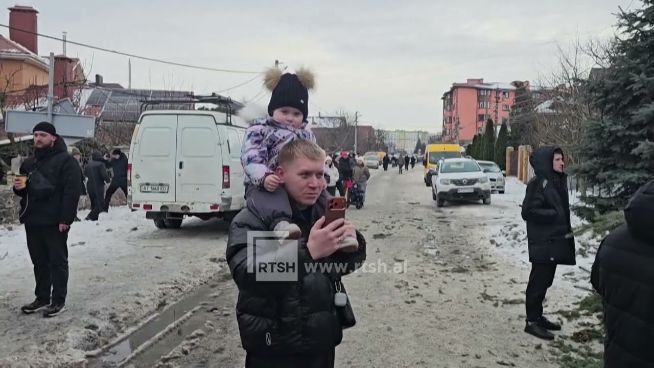 Dy ditë para përvjetorit të pushtimit të Ukrainës, Rusia lëshon 50 raketa dhe 300 dronë ndaj saj