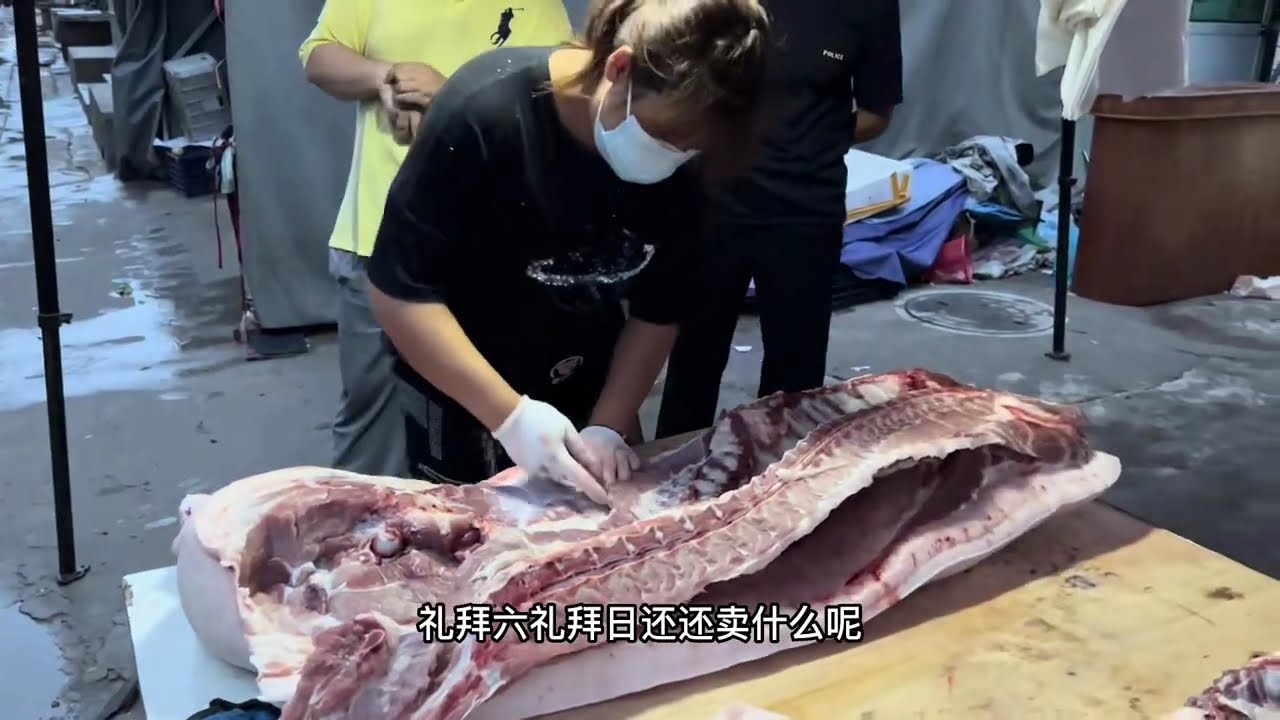 北京大集猪肉卖的真火，三位大哥直接分半头猪，看着真过瘾 #猪肉 #杀猪 #黑猪肉 #人间烟火