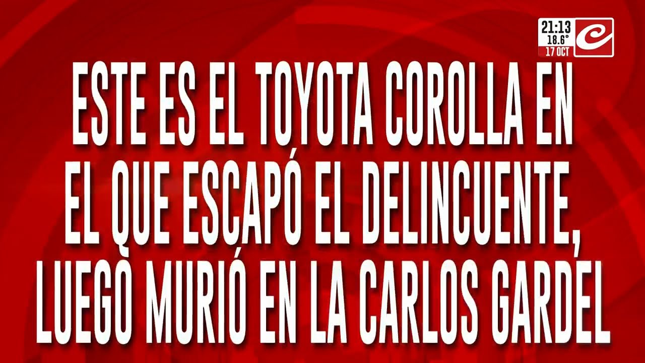 Este es el Toyota Corolla en el que escapó el delincuente, luego murió en la Carlos Gardel