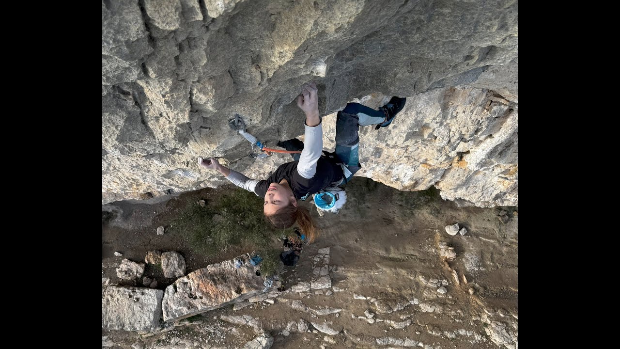 11 year old Alizee Blass climbs her first 8c Guere d'usure (Claret, France)