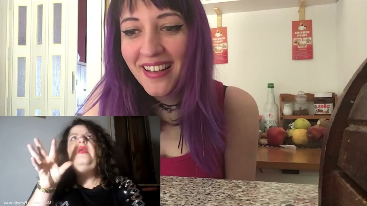 Reagisco ad una YOUTUBBA che mi CRlTlCA
