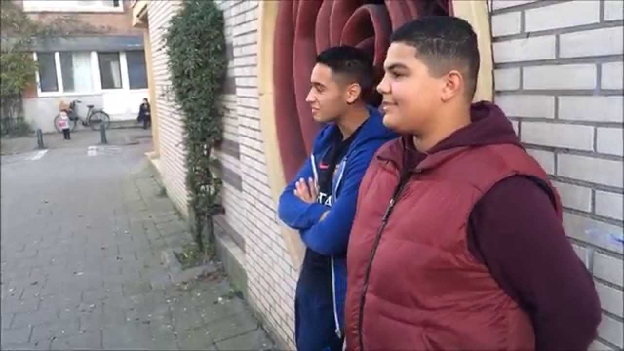 VOETBAL KIJKENDE BOYS BE LIKE!! MET (TOUZANI7 EN HEYOUB)