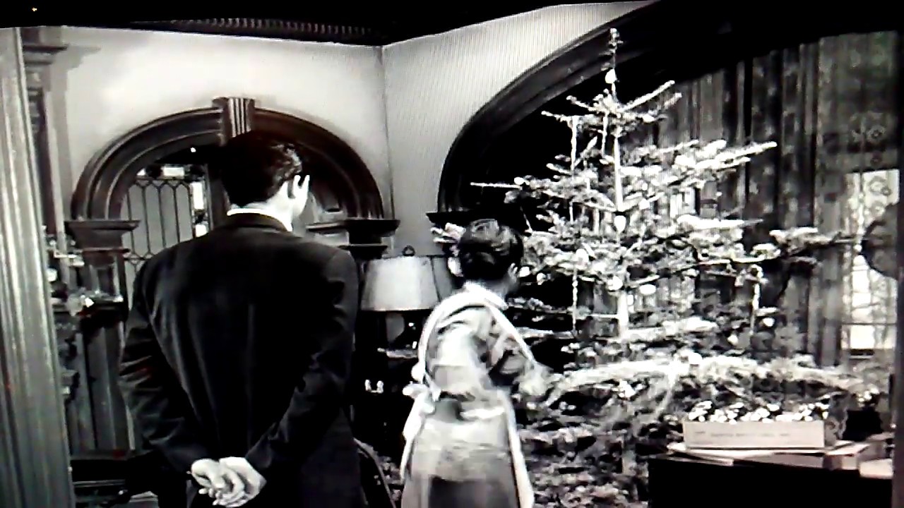 The Bishop's Wife(1947)-Dudley Decorates The Tree