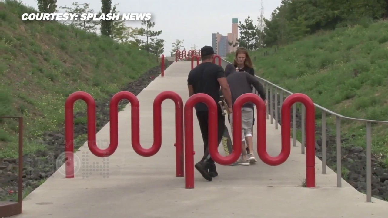 Justin Bieber BERLIN DIARIES - Fans, Skateboarding, Et Al!