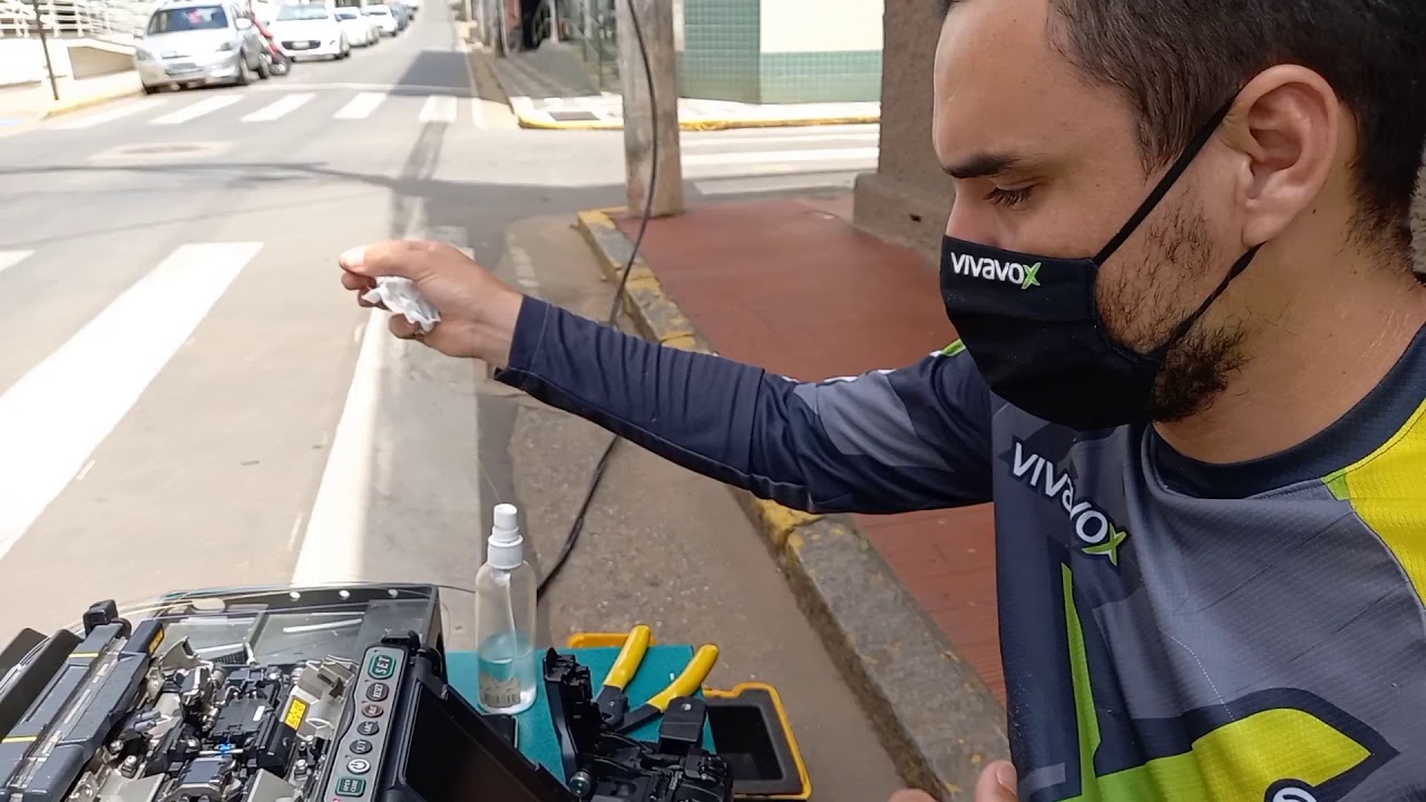 Como se faz uma fusão de fibra óptica?