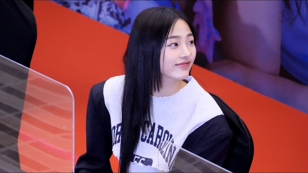 230217 뉴진스 (NewJeans) 'OMG' 발매기념 공개 대면 팬사인회 입장 멘트 민지 MINJI 4K Cam @코엑스