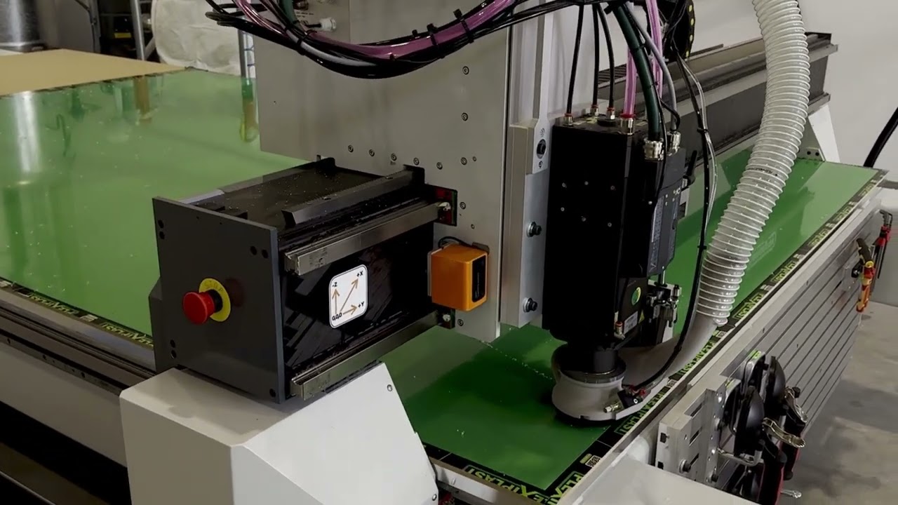 High Speed PMMA/Acrylic Cutting with COMAGRAV NOTUS PLUS Carbon Fibre Gantry
