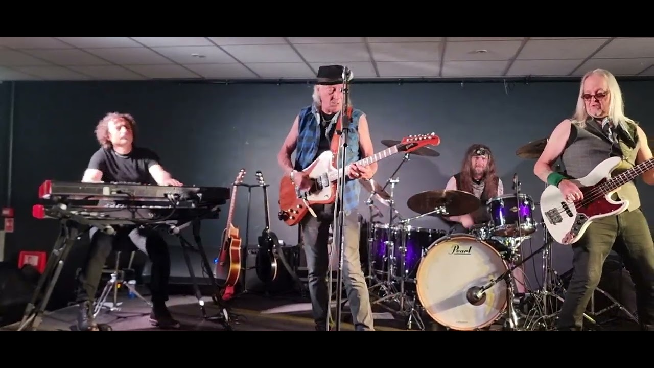 Stray plays Jericho