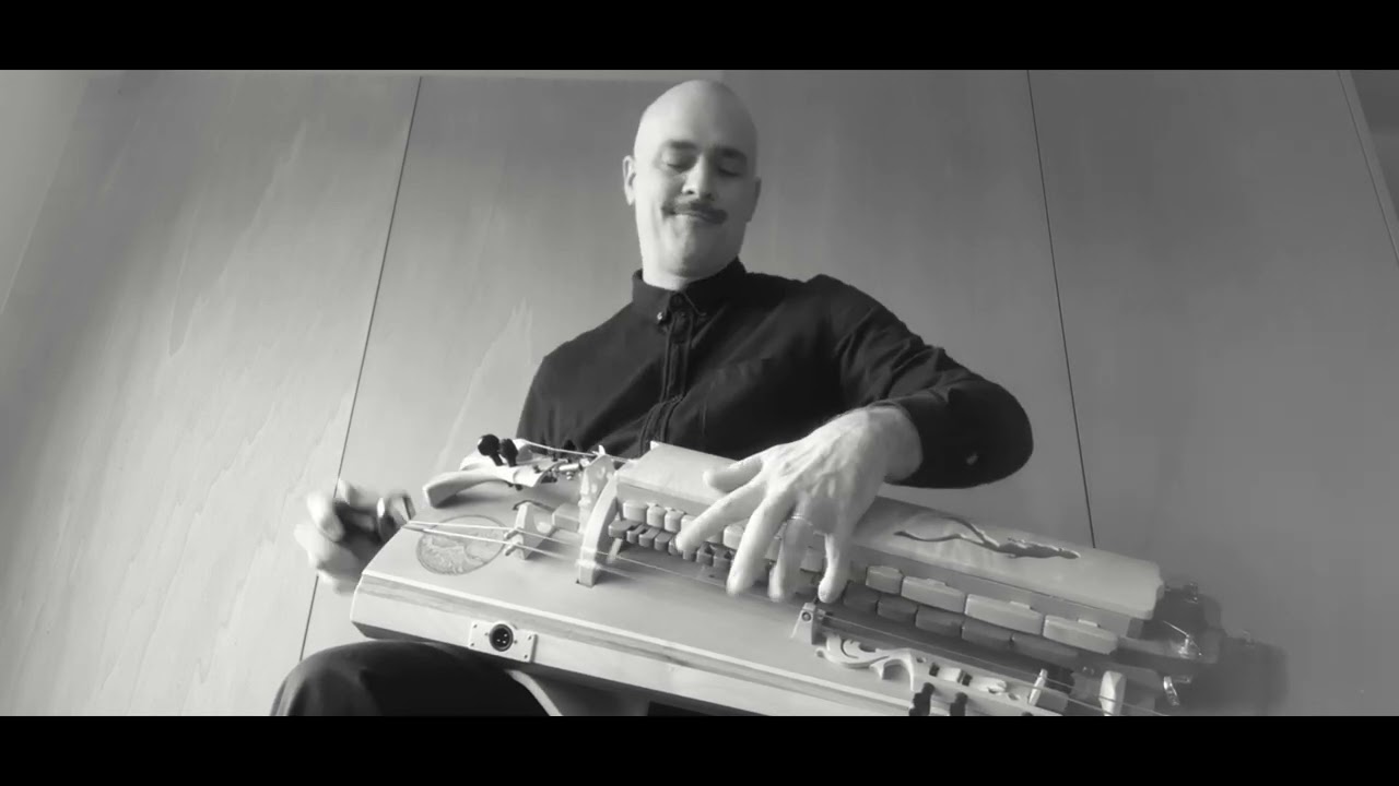 Grégory Jolivet-La manneporte/ La colle à moustache