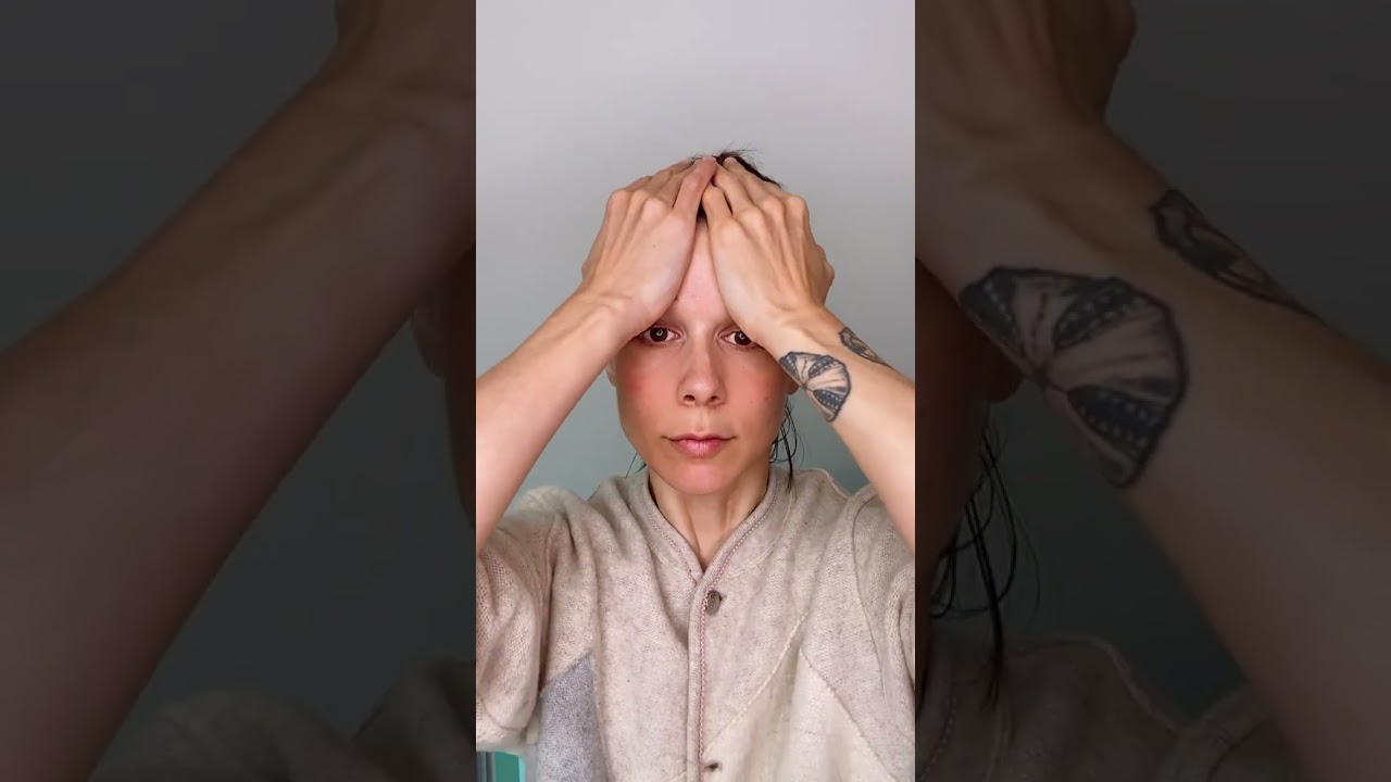 Lift your droopy eyebrows and lift your upper eye lid with Face Yoga!