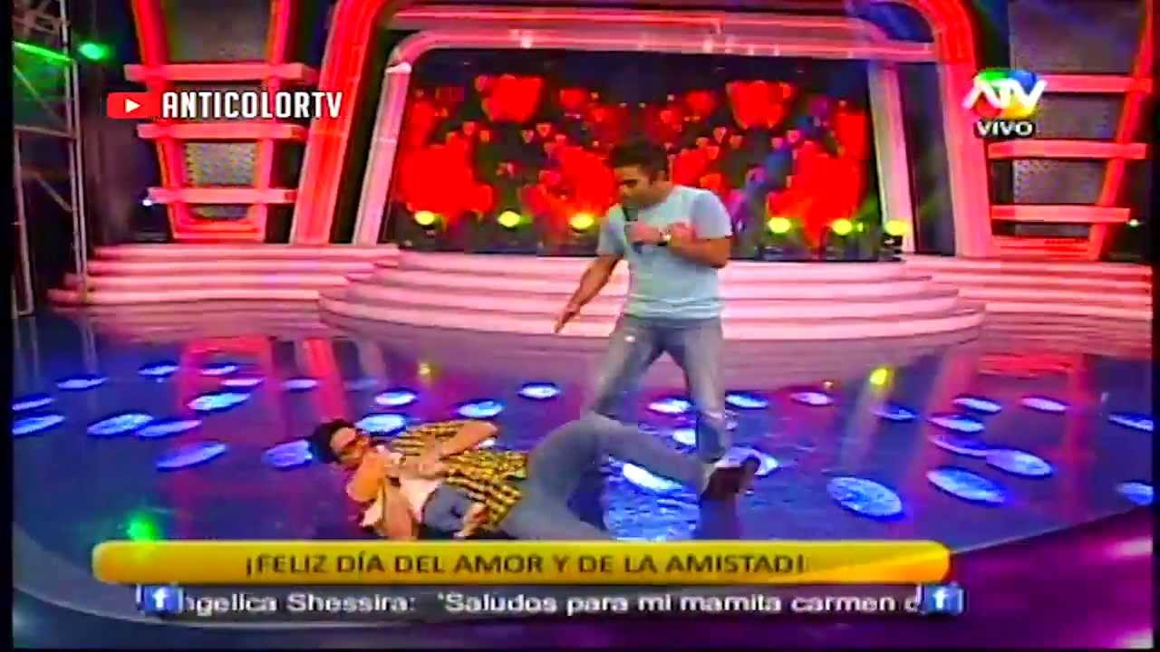 COMBATE Renzo Schuller sorprende a Gian Piero Diaz 14/02/14