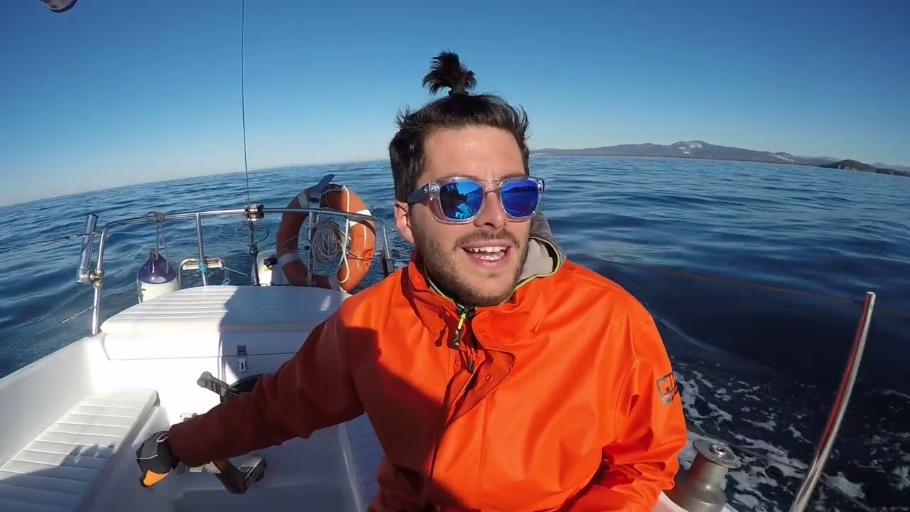 Navigazione costiera  con  Oscar una barca a vela di 7 m  dal porto di  Cecina a Piombino