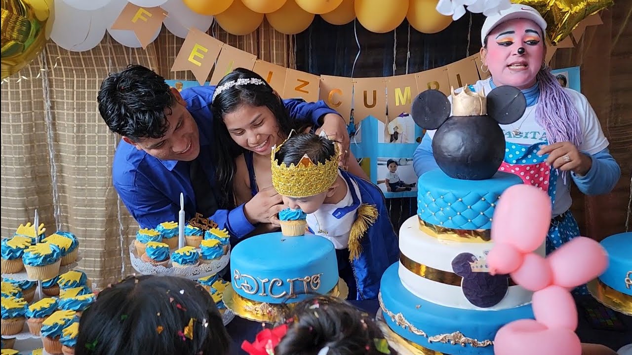Llegó la hora de partir el Delicioso Pastel🎂😋 de EDISITO😍 mirén como le embarrarón la Carita😱🤣🤣