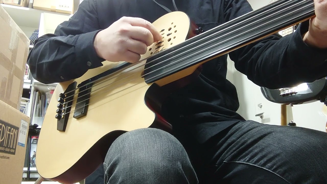 Godin A5 Ultra Natural Fretless A/E DEMO2