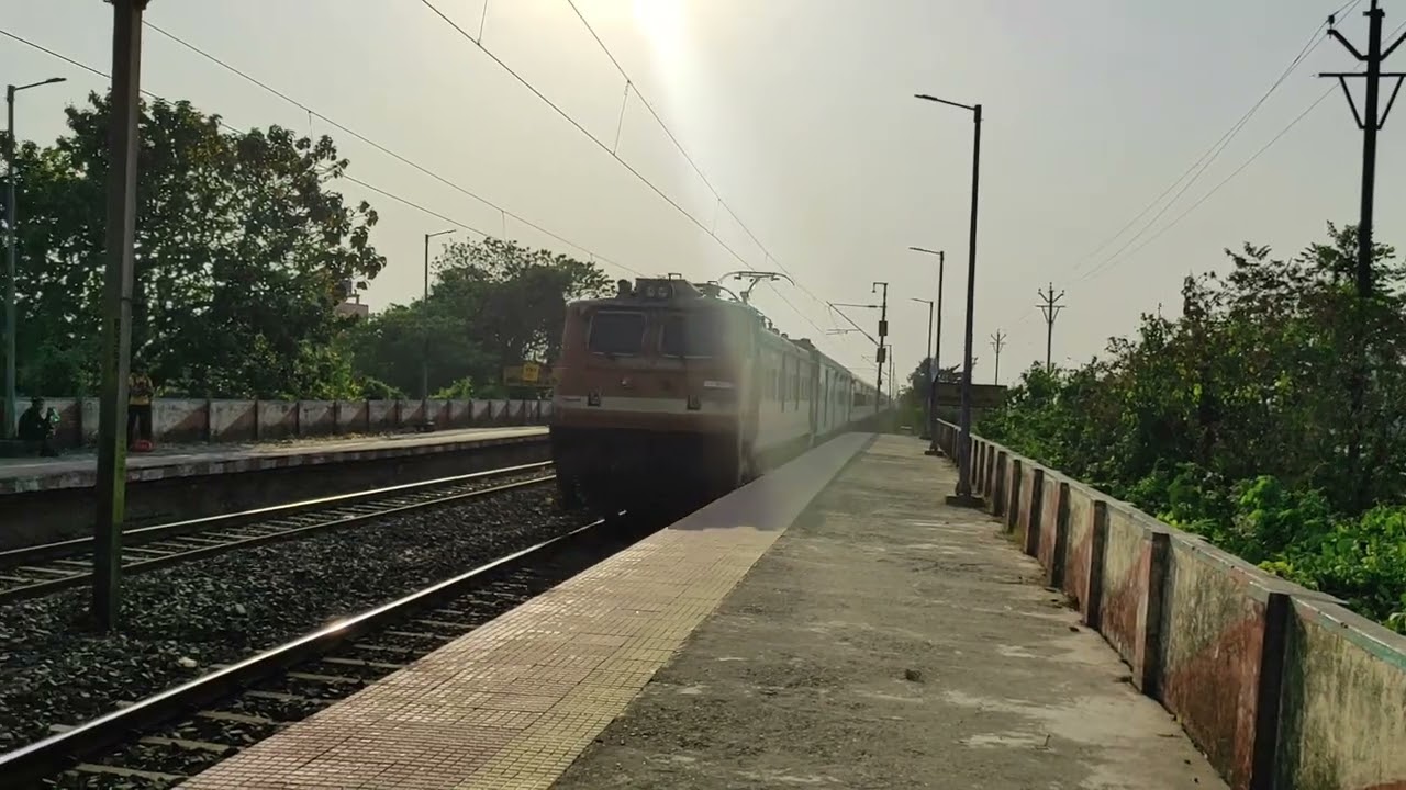 VTA WAP4 22940 leads 12988 Ajmer Sealdah Express!
