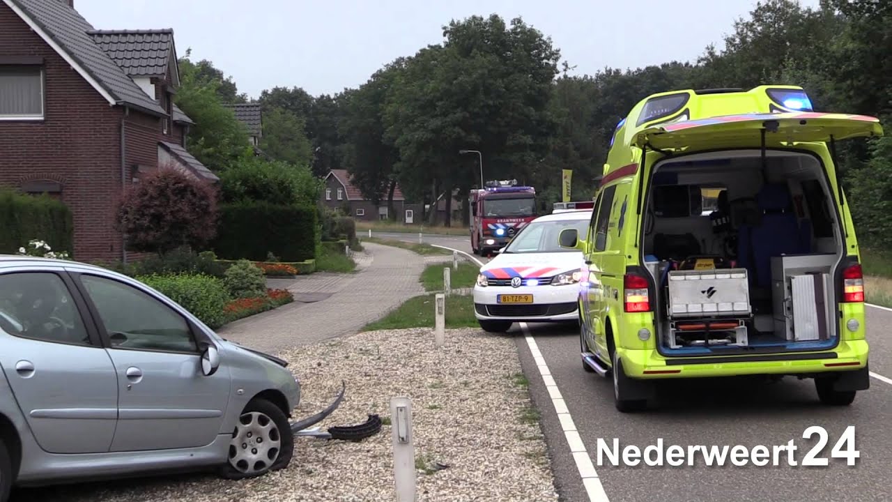 Auto ramt verkeersborden Houtsberg Leveroy
