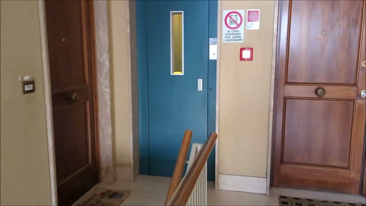 Awesome manual door FIAM lift/elevator @ Rome, Italy