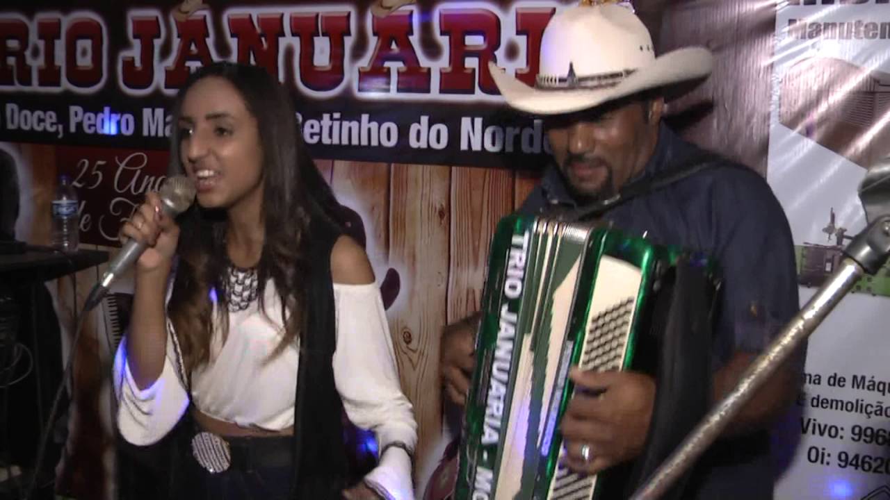 Trio Januária MG com Amanda Gomes