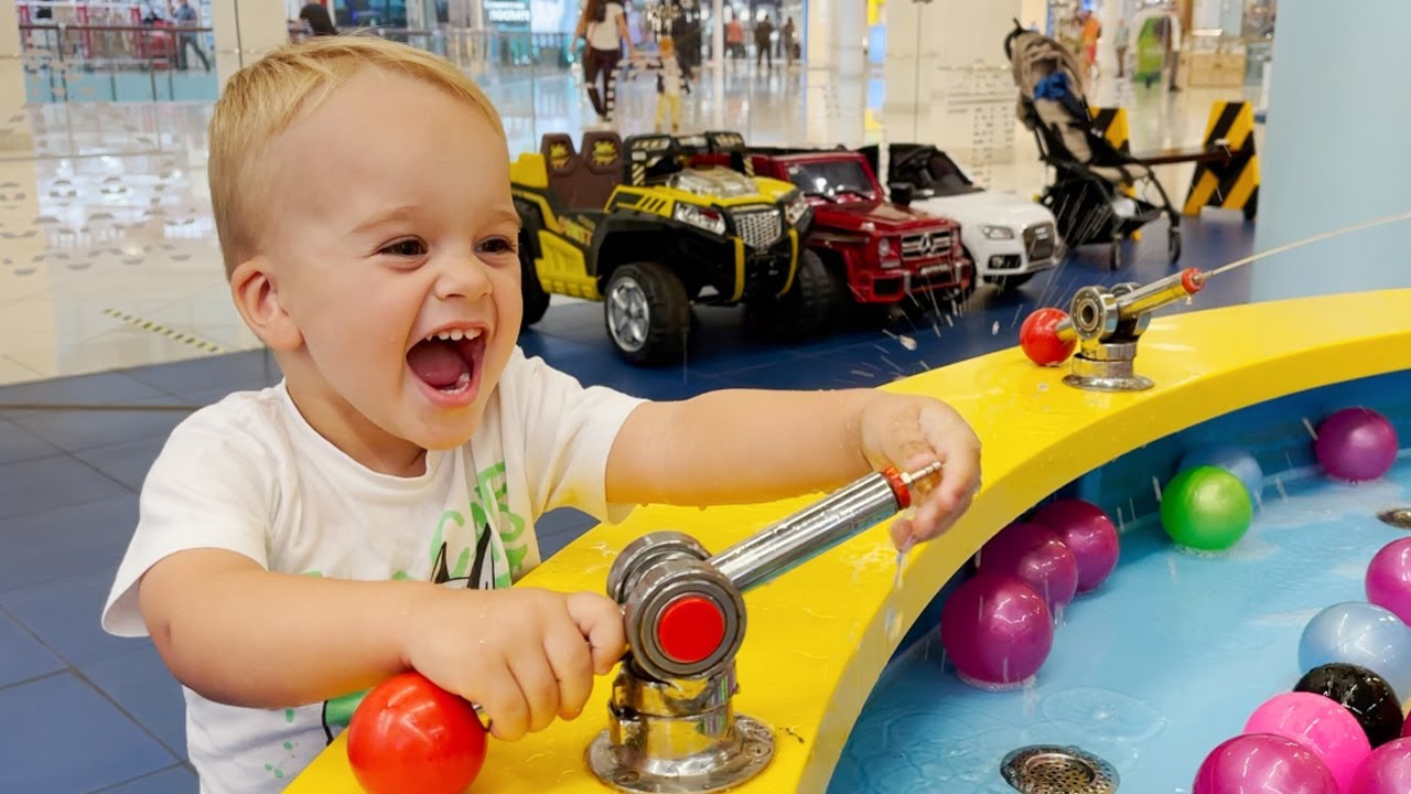 Vlad e Niki exploram centros de jogos e playgrounds para crian&ccedil;as