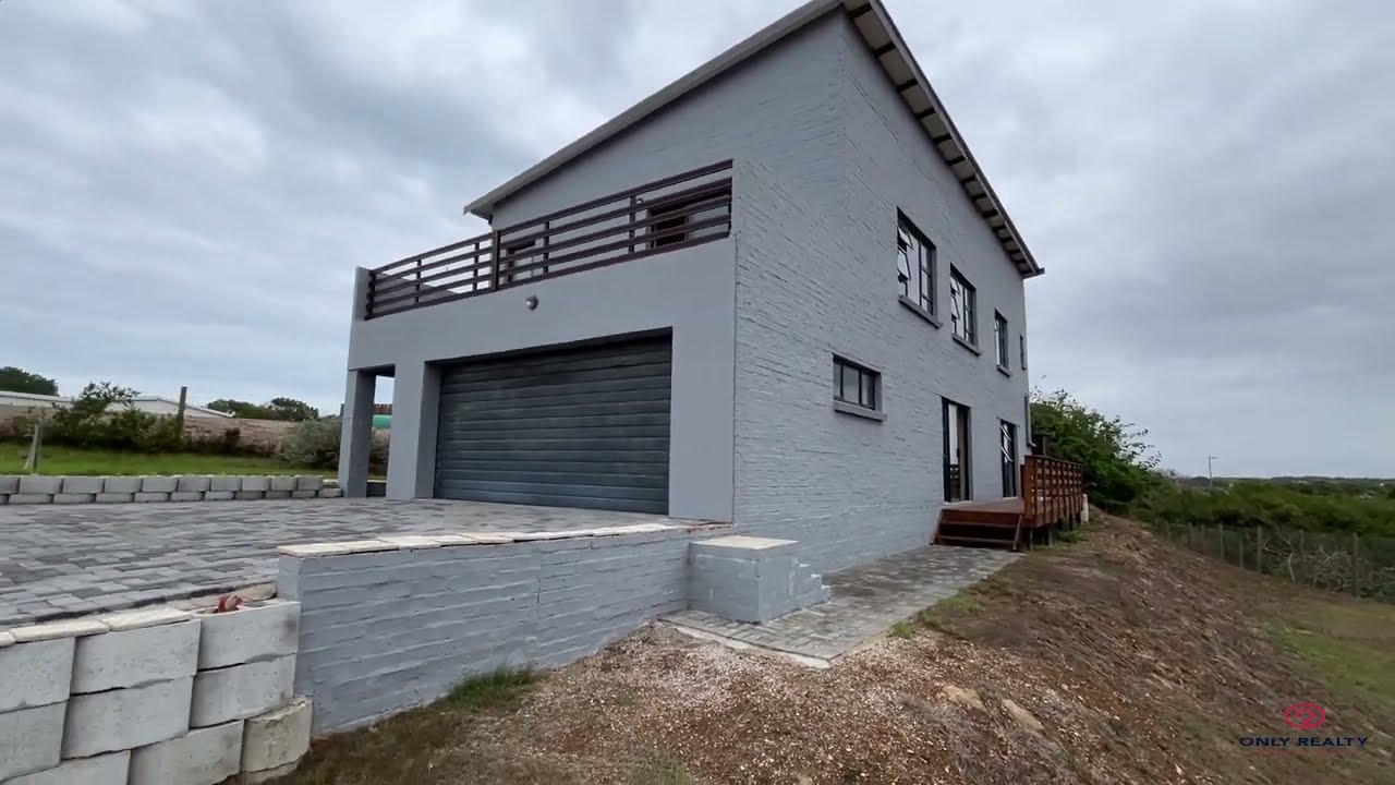 STUNNING  MODERN 3 BEDROOM HOUSE IN SOUGHT AFTER PARADISE BEACH