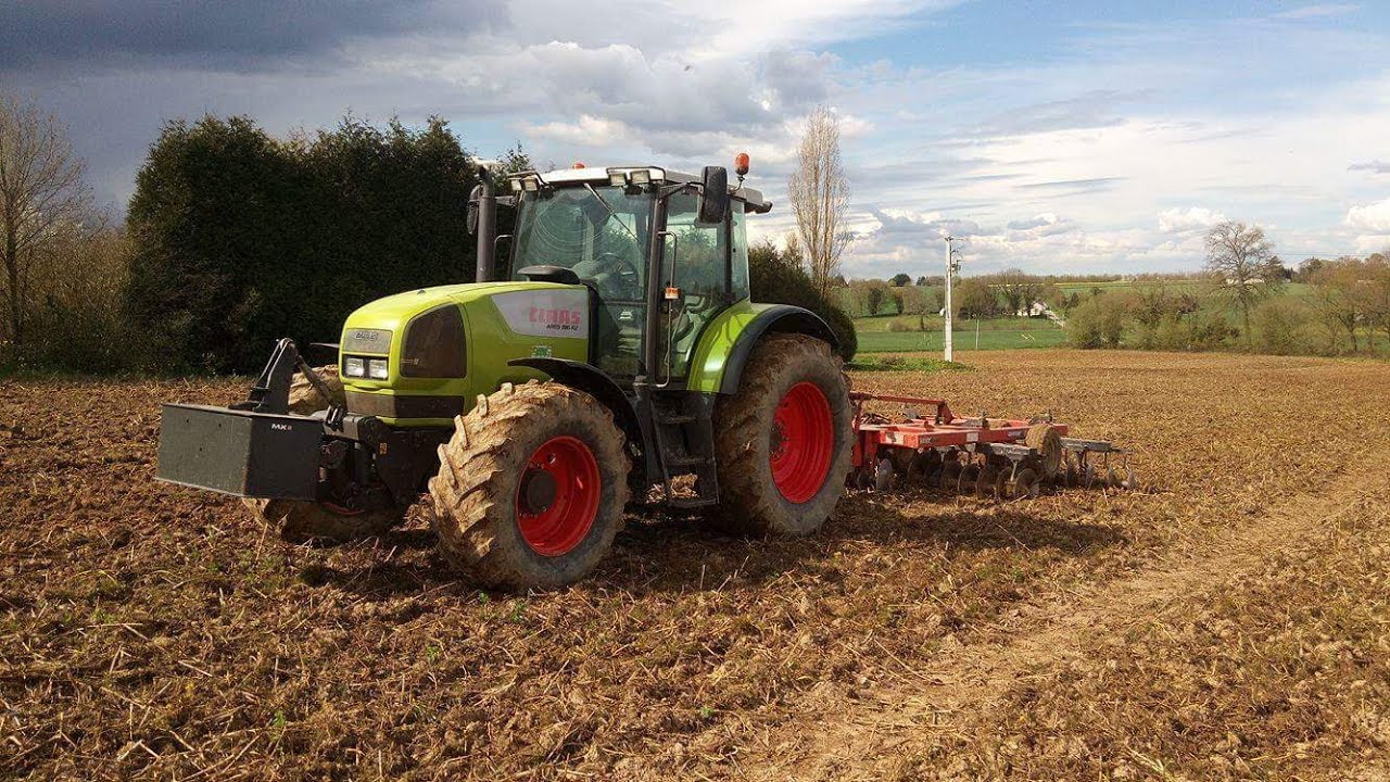 Preparation des terres à maïs - Claas Ares 816 & Cover-Crop Quivogne