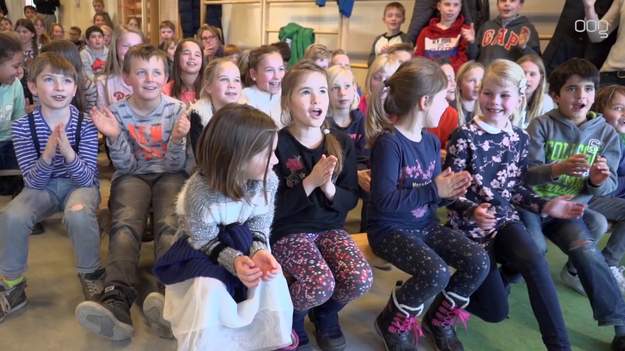 OOG TV: Bas Veenstra leest voor op de CBS Aquamarijn