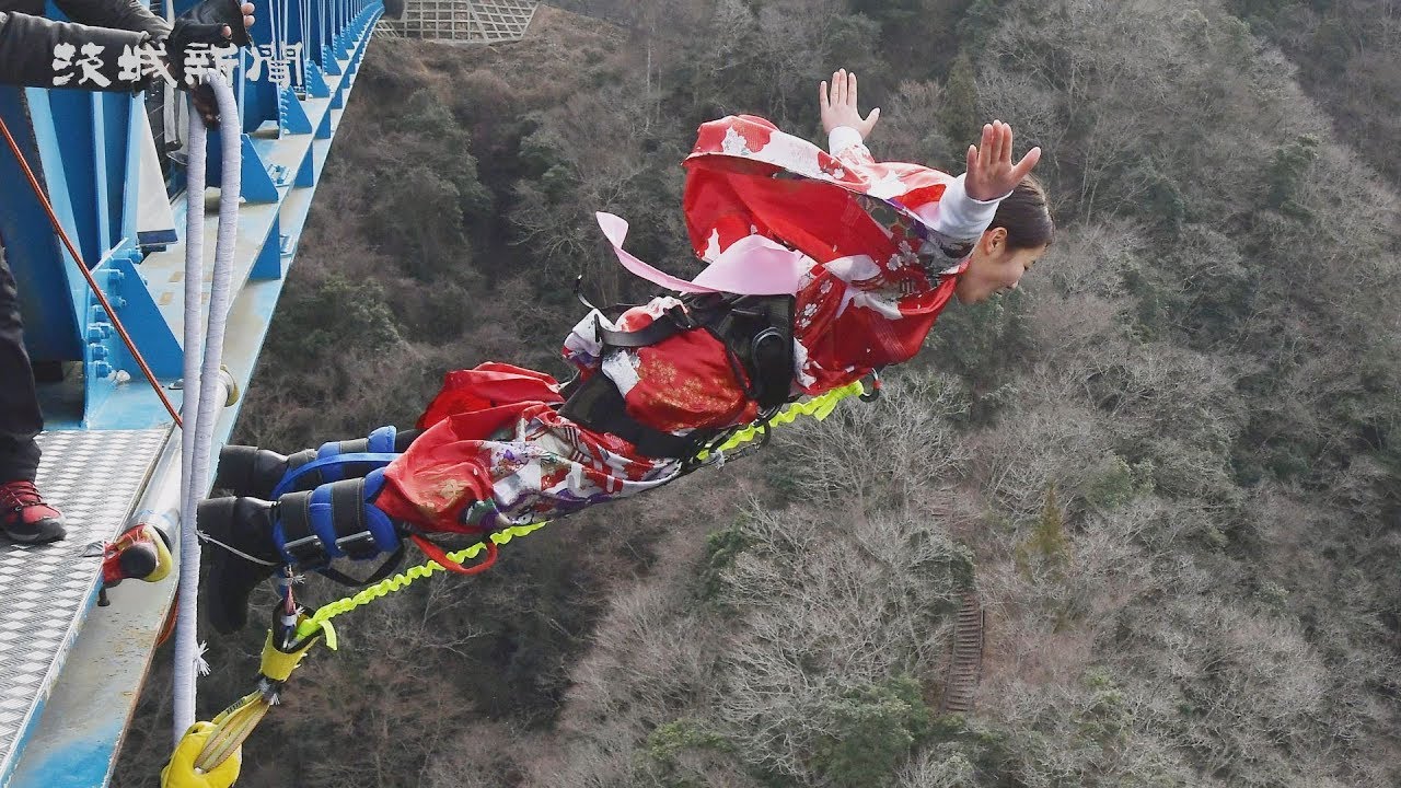 新成人10人 大人への決意を新たにバンジージャンプに挑戦 常陸太田市 竜神大吊橋