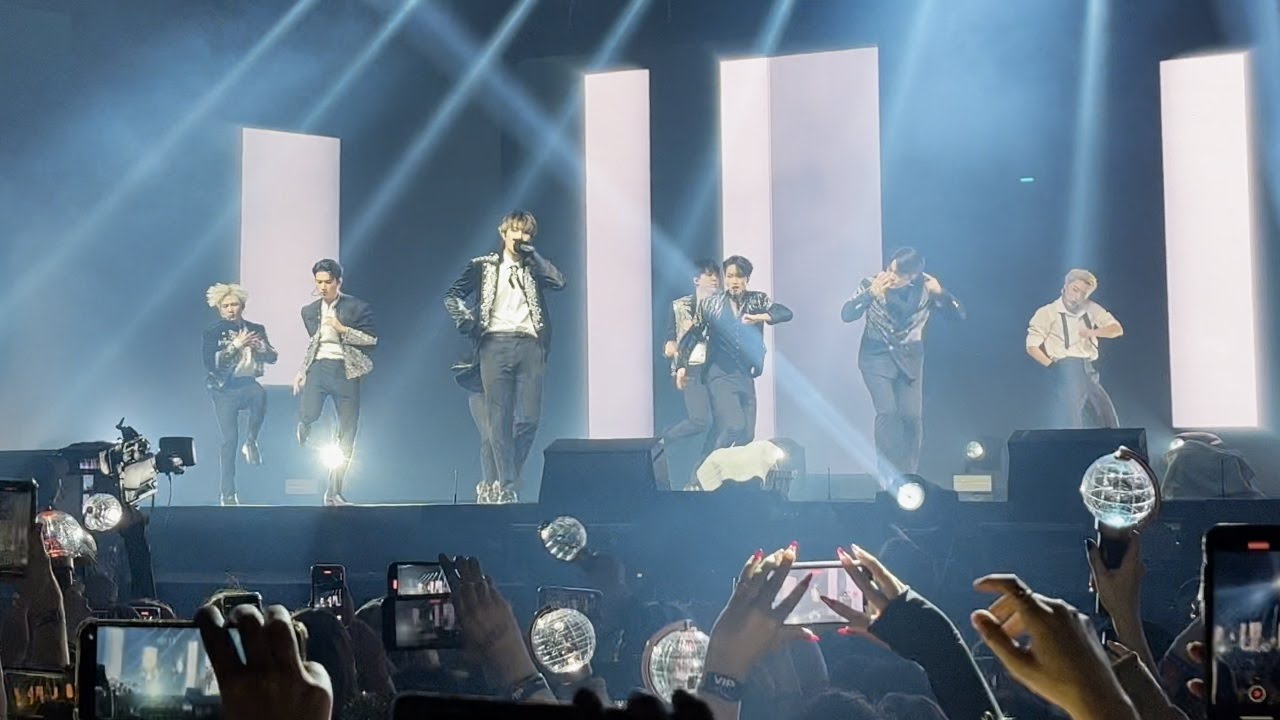 ATEEZ (에이티즈) in Paris 220504 – Say My Name - Fancam