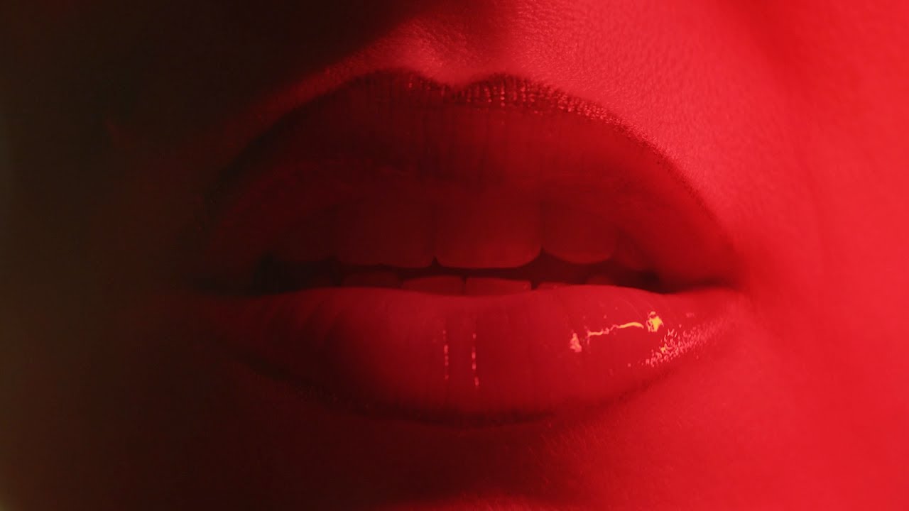 1000streets & Angelica - GOLD HEAVY RED HOT (Official Video)