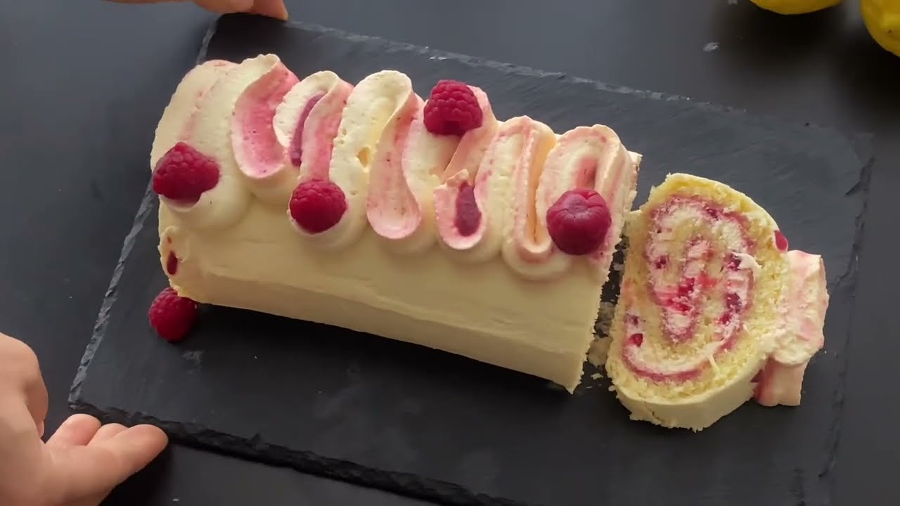 Recette facile et gourmande de bûche au citron et à la fruits rouge 