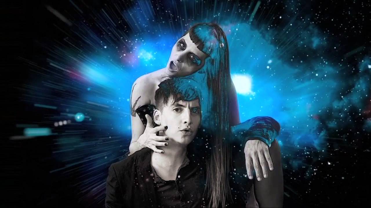 Kinky - Negro Dia ft. Mala Rodriguez (Official Music Video)