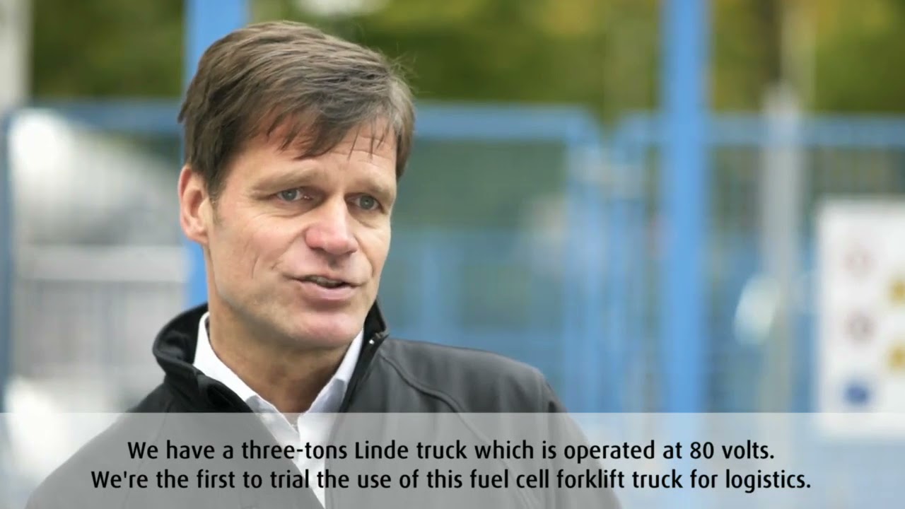 Linde Forklift Truck with Hydrogen Fuel Cell &ndash; Logistics at Mercedes Benz