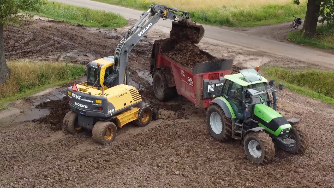 Paus spreading manure