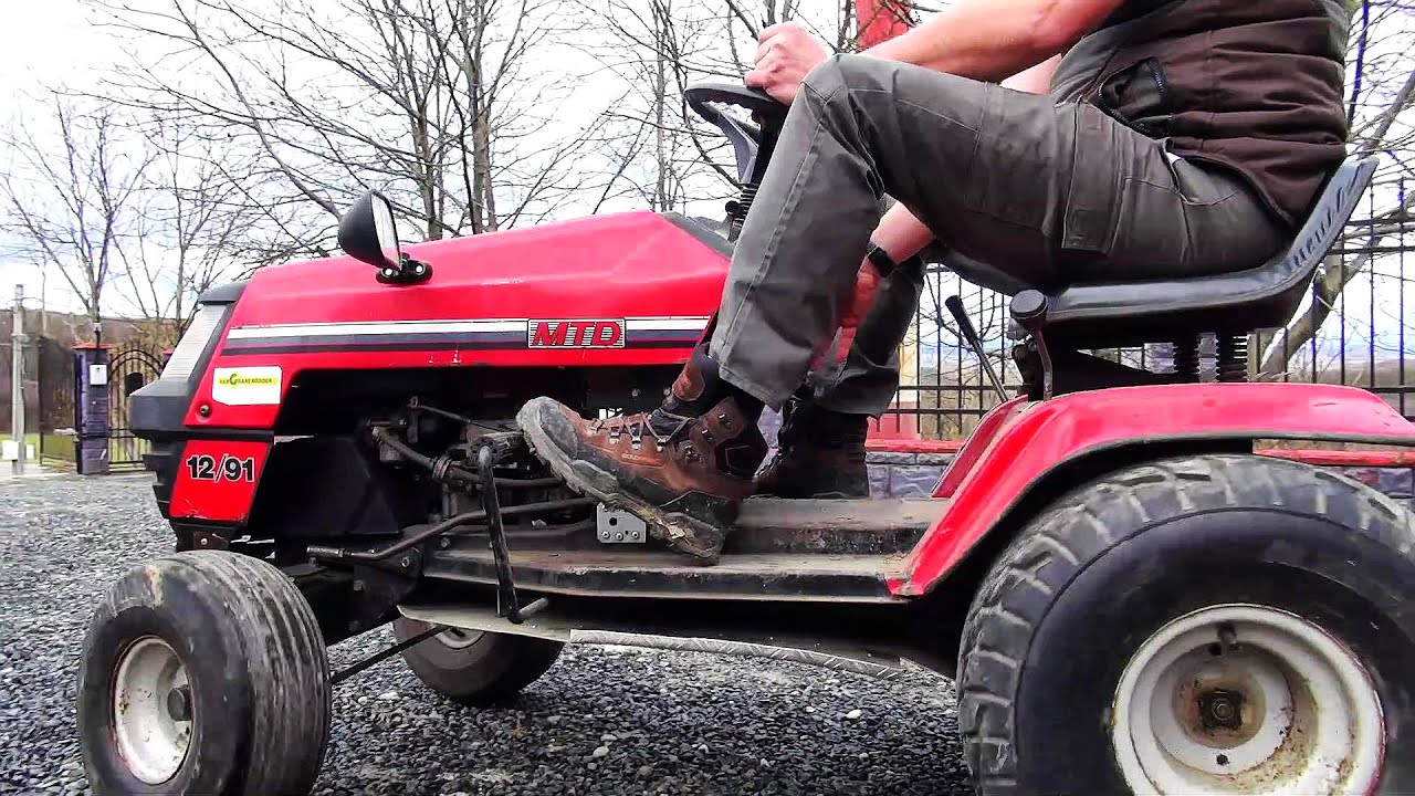 Testăm micuțul tractor de grădină MTD