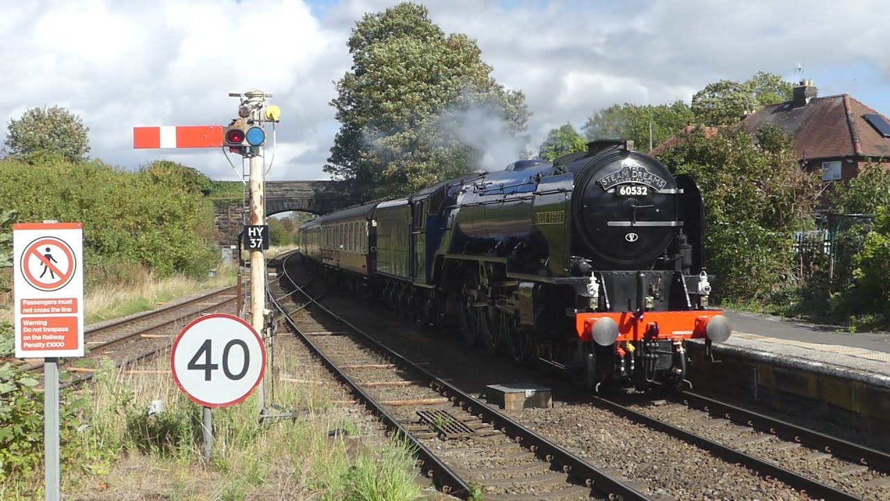 A2 60532 Blue Peter races through Helsby station in Cheshire 12th September 2025