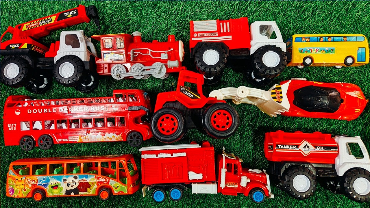Membersihkan Mainan mobilan Bus Telolet, Escavator Beko, Tank Baja, Mobil Ambulance,Truk oleng