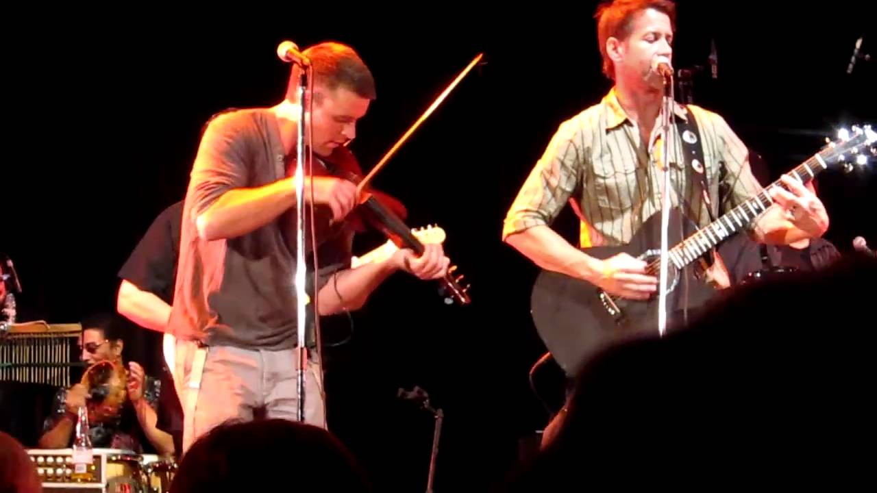 Jesse Spencer playing the fiddle really fast with the Band From TV