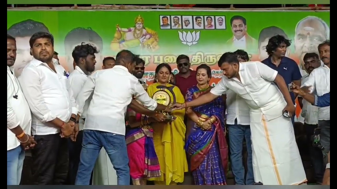 திருச்செந்தூரில்4008 குபேர பூஜையில் KRM.ராதாகிருஷ்ணன் தங்கம் உள்ளிட்ட பரிசு வழங்கினார்.