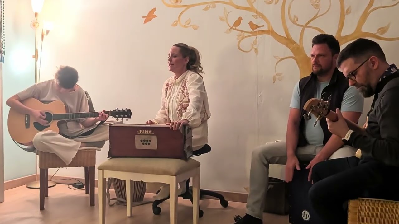 Kirtan with Sita 