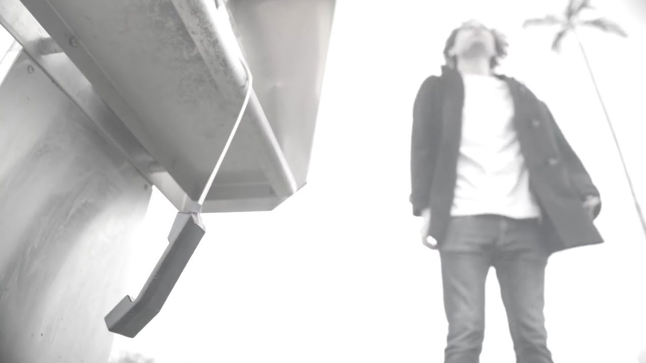 DELUSO - Don't Look (Official Video)