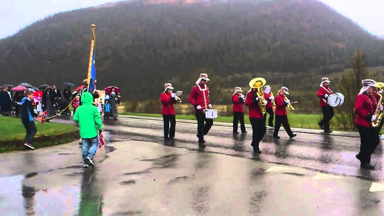 17.mai 2012 på Brandsfjord skole