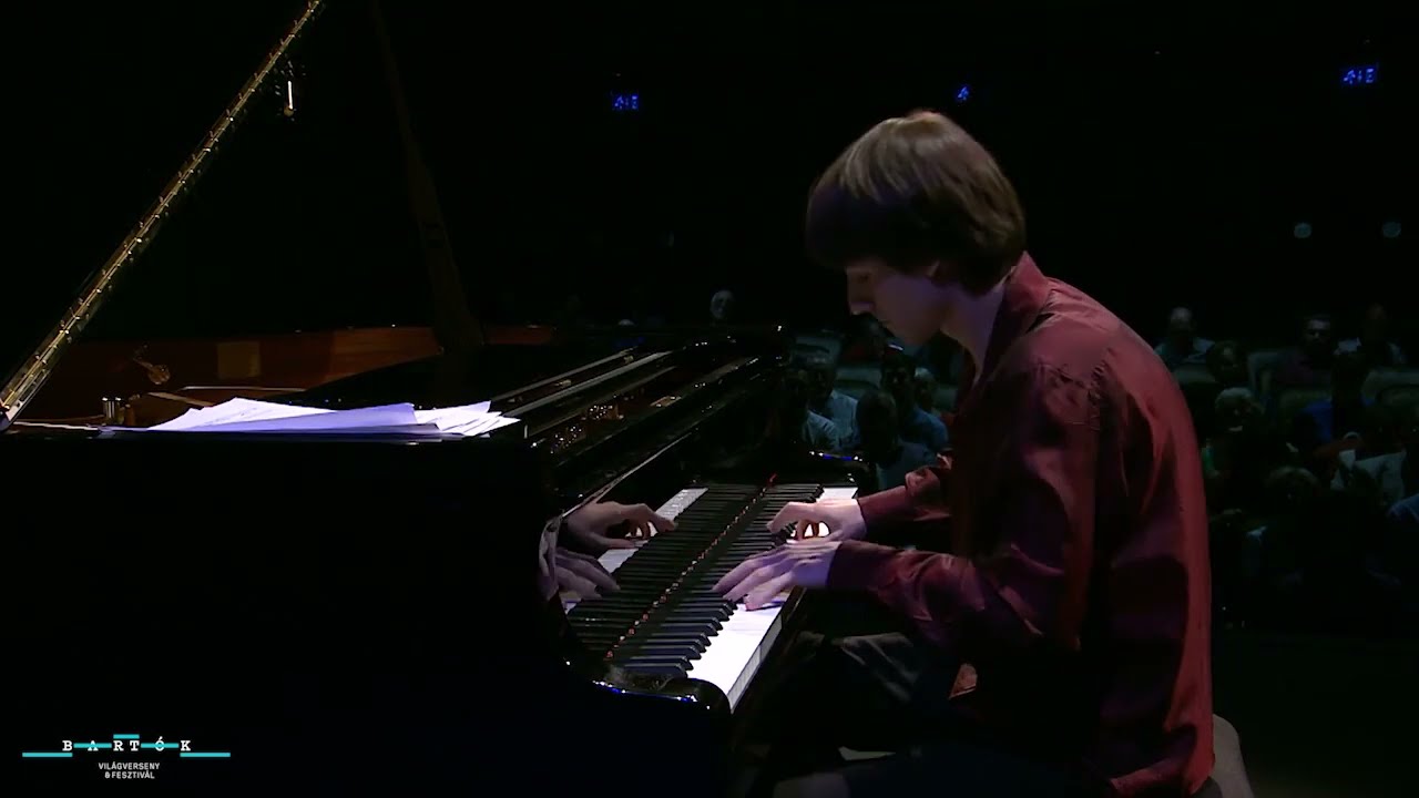 Haydn: Sonata in C minor Hob. XVI/20, I. Moderato - Ádám Szokolay