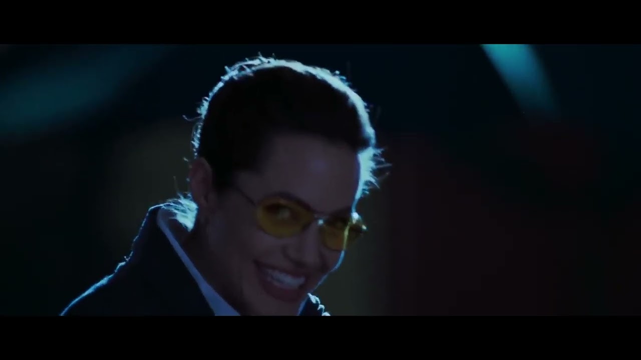 Mr. & Mrs. Smith 2005 Hardware store scene