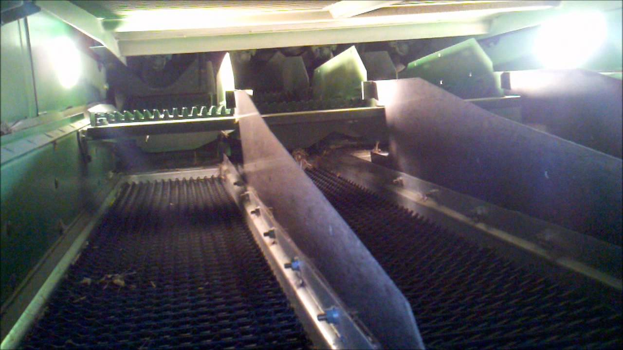 John Deere S690 combine