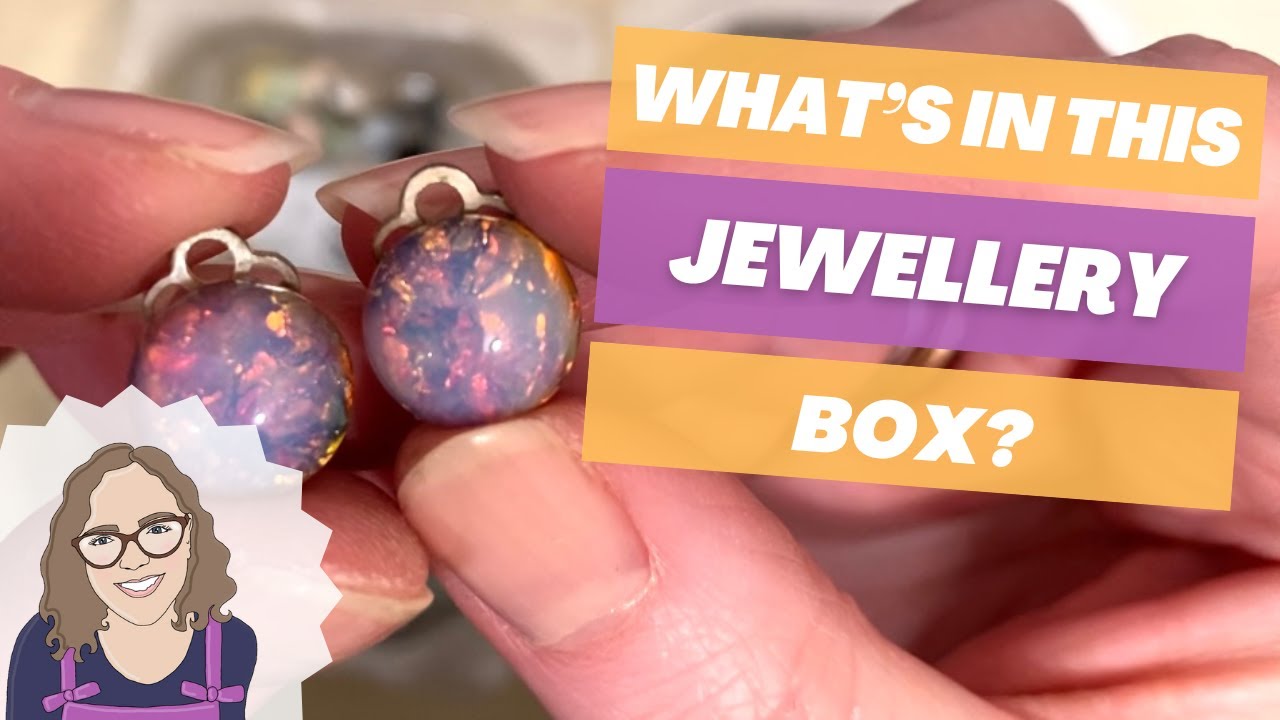 Что в шкатулке с драгоценностями Нэн? В этой распаковке вас ждут находки, золото и куча винтажных...