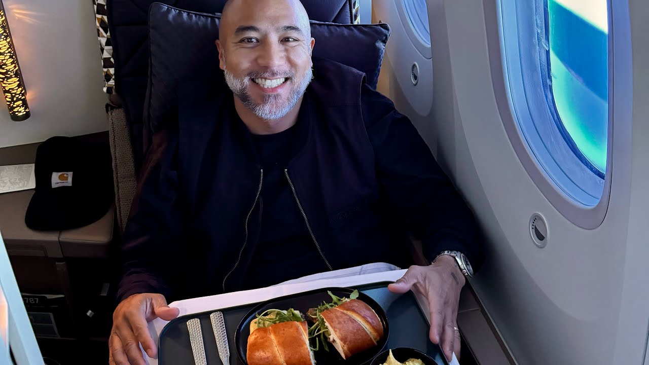 Seeing the new Abu Dhabi airport for the very first time & having a steak sandwich up in the air. 😋