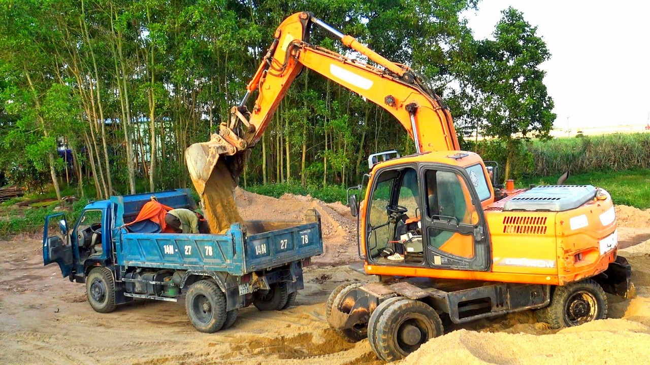 Máy Xúc DOOSAN DX140W Múc Đất, Xe Ô Tô Tải Ben Chở Đất Và Đổ Đất | Excavator Truck | TienTube TV