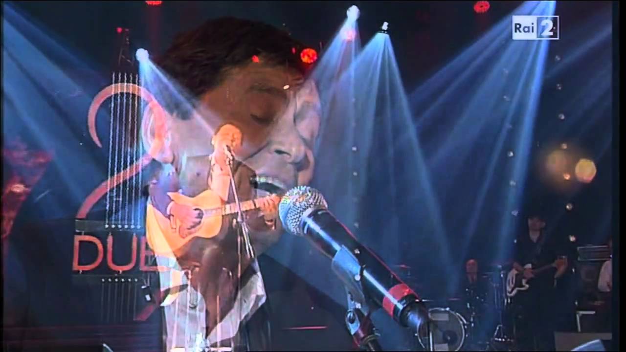 Gianni Morandi interpreta un bellissimo Medley - DUE 02-05-2011